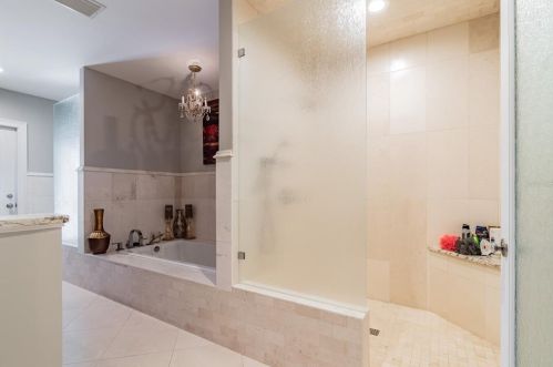 5148 31st Ave, Saint Petersburg FL  33707-5600 exterior