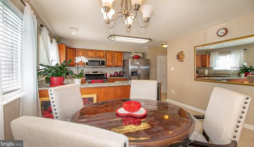 1564 Goldenrain Ct, Herndon VA  20190-4036 exterior