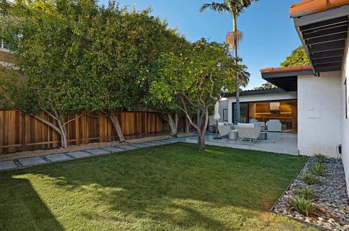 1855 Reed Ave, San Diego CA  92109-5446 exterior