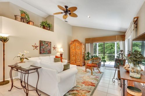231 Canterbury Dr, West Palm Beach FL  33418-7178 exterior