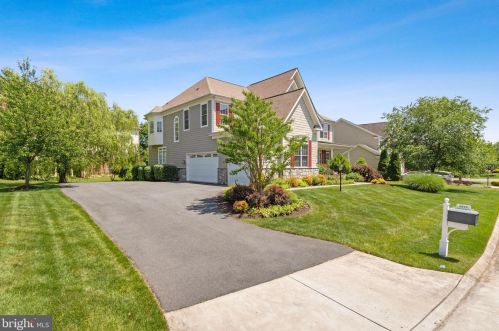 8373 Pedigrue Ct, Gainesville VA  20155-3240 exterior