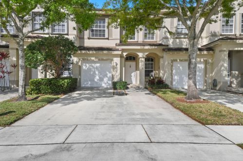 317 Spruce St, Boynton Beach, FL 33426-9359