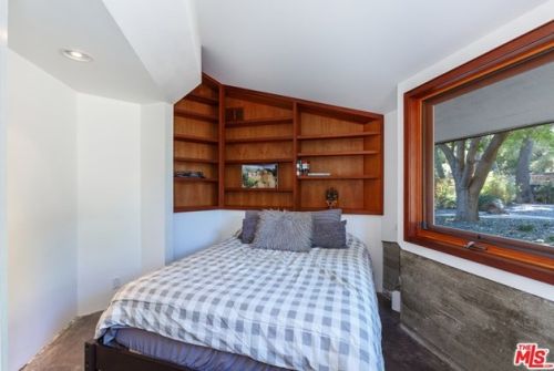 2440 Minard Rd, Topanga CA  90290-3402 exterior