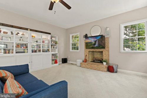 526 Beauregard Dr, Leesburg VA 20175-8924 exterior