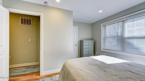 5 Fort Ave, Pelican Island NJ  08751-1512 exterior