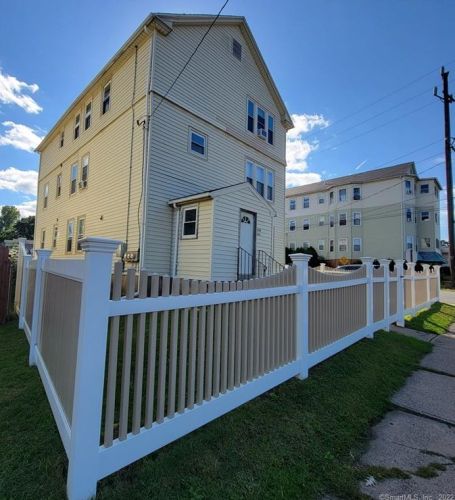 664 Main St, New Britain, CT 06051-2031