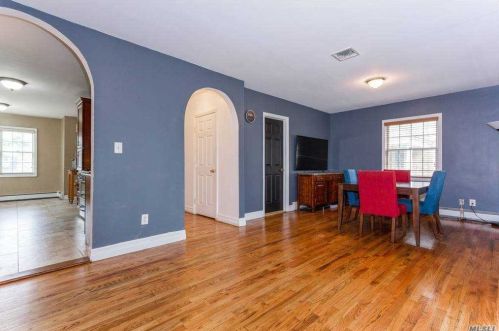 90 Primrose Dr, New Hyde Park NY  11040-2115 exterior