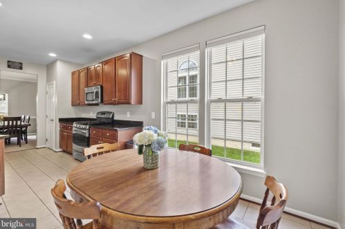 43 Stocks St, Lovettsville VA  20180-8643 exterior