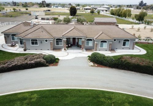 505 Caballo Ct, Hollister, CA 95023-9055