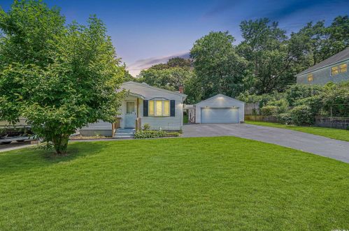 65 Joan Ave, South Setauket, NY 11720-4414