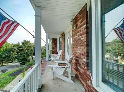 22 Ironwood Dr, Greystone Park, NJ 07950-3323