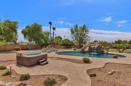 9833 Desert Cove Ave, Scottsdale AZ  85260-6219 exterior