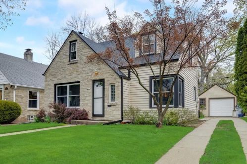 4252 Austin St, Milwaukee, WI 53207-5040