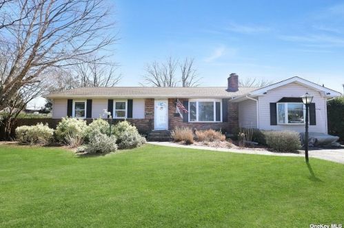 738 Elmwood Rd, Babylon, NY 11704-7100