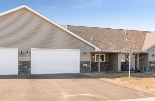 922 Sharptail Run, New Johannesburg, WI 54017-6362