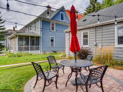 884 Ashland Ave, Saint Paul MN 55104-7013 exterior