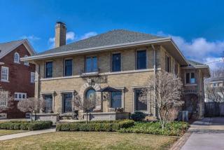 4055 Lake Dr, Milwaukee, WI 53211-2145