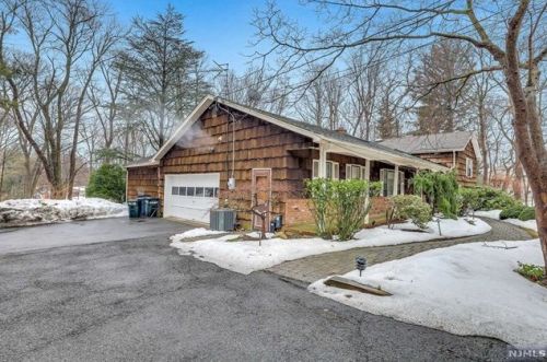 62 Summit Ave, Montvale, NJ 07645-1220