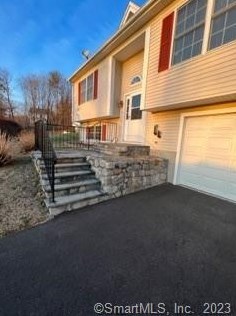 5 Bronson Dr, Beacon Falls, CT 06403-1460