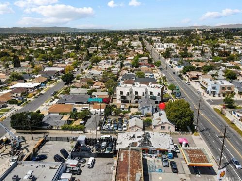 11016 Oxnard St, North Hollywood, CA 91606-4930