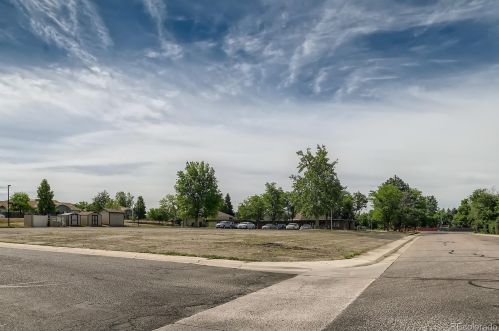 994 Nome St, Denver CO 80014-1850 exterior