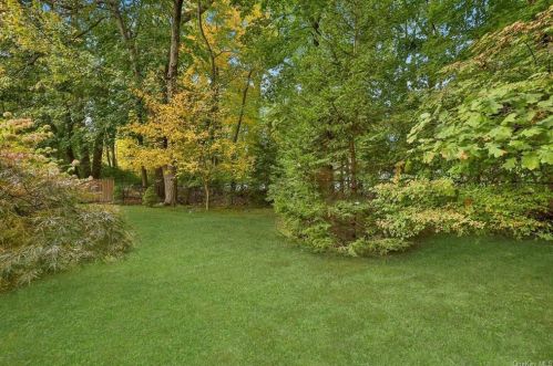 124 Quinn Rd, Briarcliff NY  10510-2133 exterior