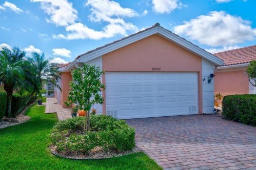 10652 Hartwick Dr, Fort Pierce FL  34987-1923 exterior