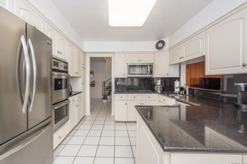 1 Country Ridge Cir, Rye Brook NY  10573-1040 exterior