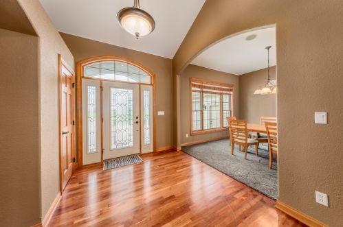 13645 Foxwood Dr, Waukesha, WI 53151-9542
