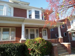 913 Meade St, Reading, PA 19611-1846