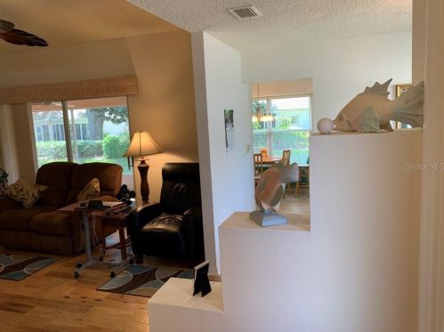 612 Masterpiece Dr, Ruskin FL 33573-6564 exterior