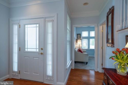 287 Ariel Dr, Leesburg, VA 20176-2236