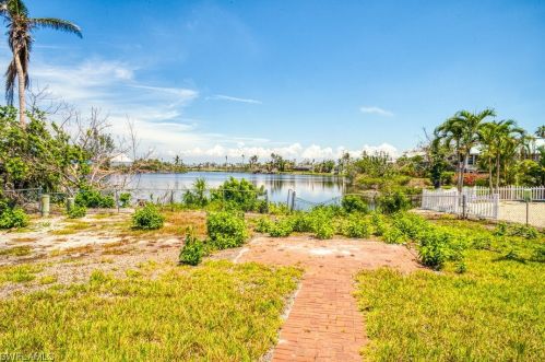 1377 Sand Castle Rd, Sanibel, FL 33957-3620