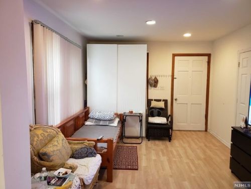 236 Palisades Blvd, Palisades Park NJ  07650-2210 exterior