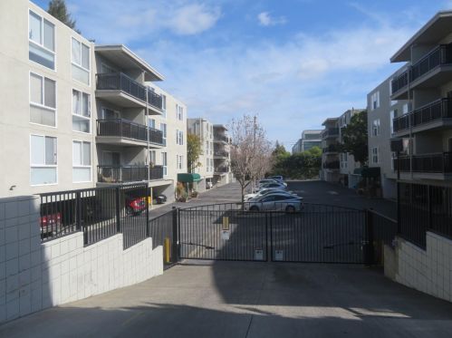 181 Del Medio Ave, Mountain View CA  94040-1070 exterior