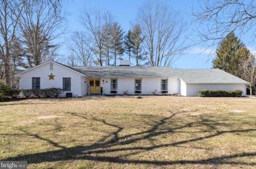 9 Lookout Ln, Washington Crossing, PA 18977-1137