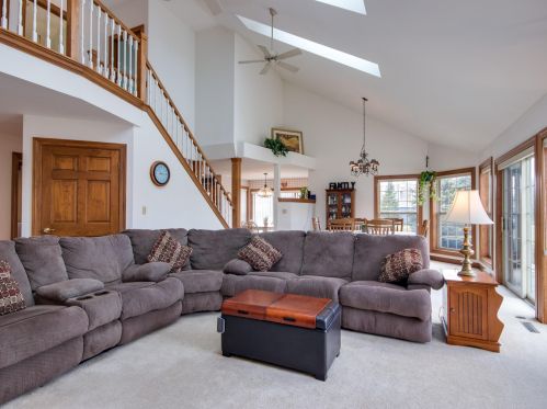 11022 Whilton Rd, Thiensville, WI 53097-3438
