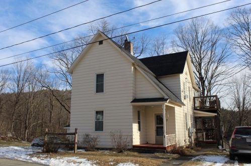 7 Pine St, Montgomery, MA 01085-1041