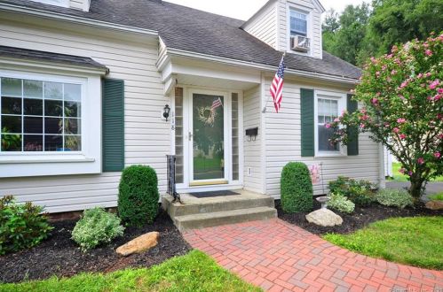118 Moody St, Bristol, CT 06010-4440