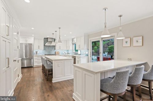 810 Hickory Vale Ln, Great Falls VA  22066-2810 exterior