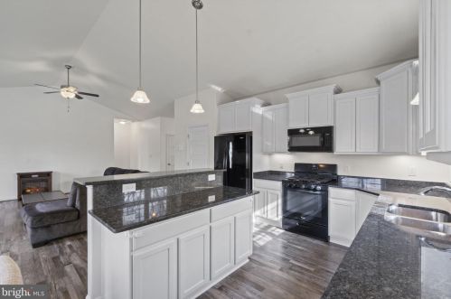 104 Ridgeway St, Fredericksburg VA  22401-2256 exterior