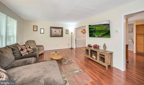 101 Happy Creek Rd, Locust Grove, VA 22508-5467