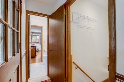 22194 Valley Rd, Waukesha WI  53186-5350 exterior