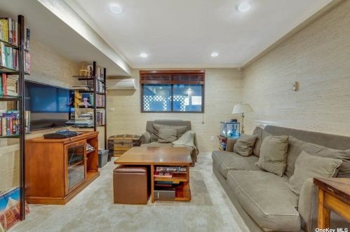 147 Foxwood Dr, Muttontown NY  11753-1121 exterior