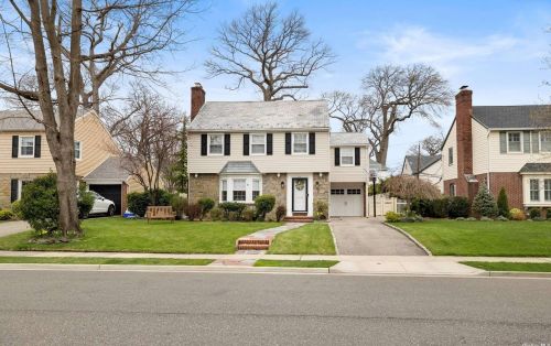 431 Raymond St, Rockville Centre, NY 11570-2738