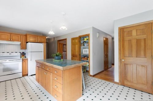 54 Jacobson Farm Rd, East Hampton CT  06424-1659 exterior