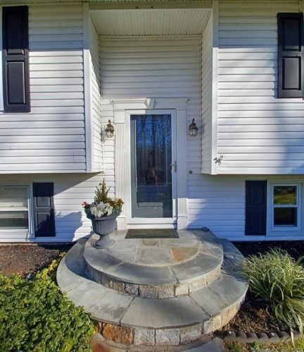 4 Corn Tassle Rd, Danbury, CT 06811-3268