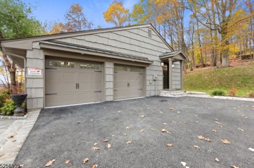 37 Tara Ln, Montville Township NJ  07045-9699 exterior