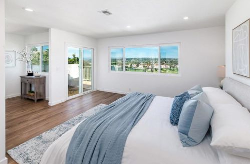 2434 Torrejon Pl, Carlsbad CA  92009-8033 exterior