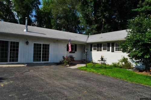 5 Bryn Mawr Dr, Bethlehem Center, NY 12077-3101